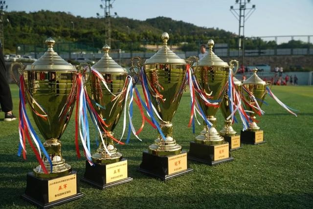 约基奇37+9+8掘金力克活塞 76人险胜爵士3连胜